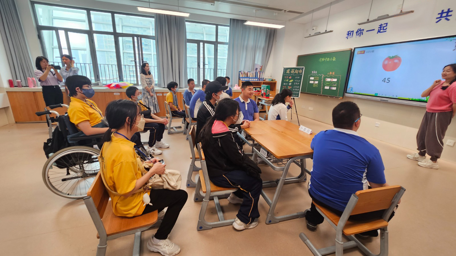 實地到訪內地姊妹學校進行交流，體驗內地姊妹學校的校園生活。