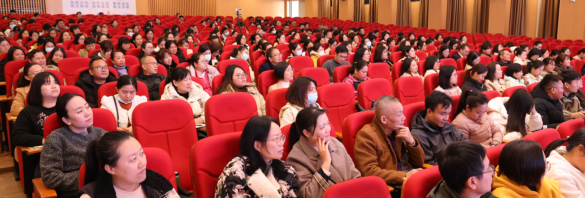 区会属校的校长及教师于佛山参与分享活动。